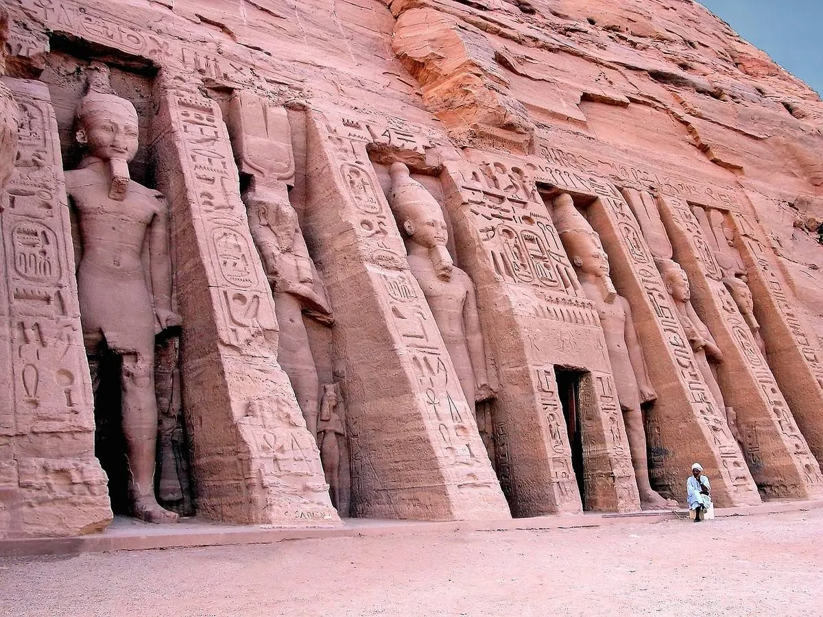 Best Luxor Day Tour visit East and West Nile Banks