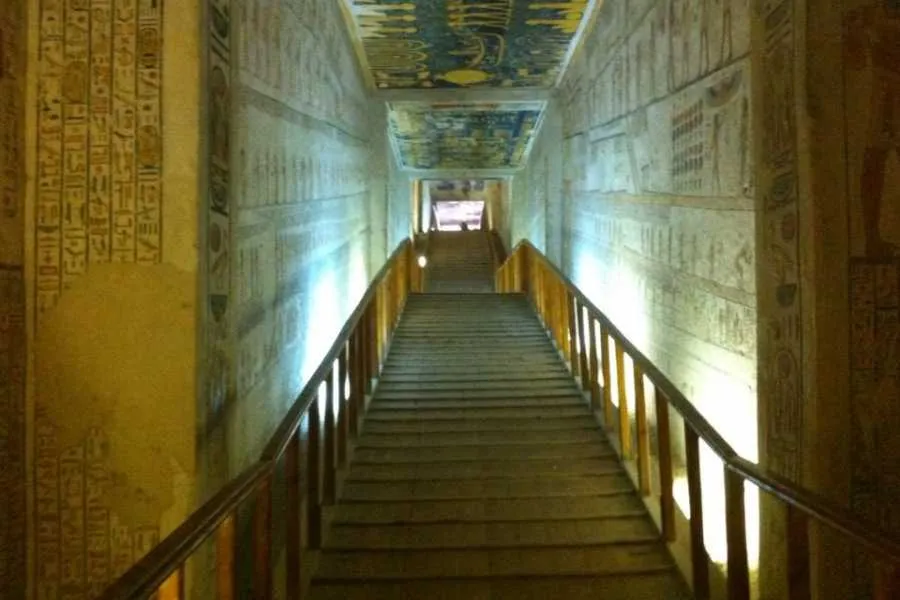 Budget Luxor Day Trip to West Bank visit Valley of the Kings Memnon Colossi & Hatshepsut Temple