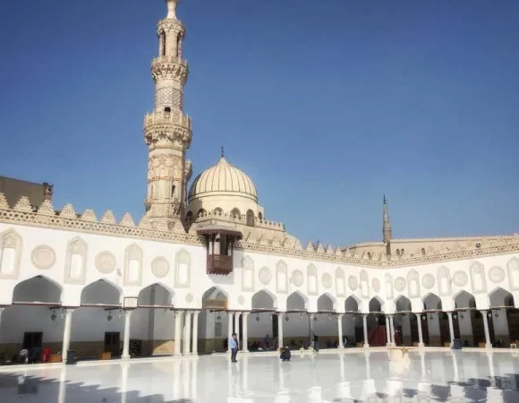 Interfaith Cairo Tour: Islamic Mosques & Christian Churches with Expert Guide