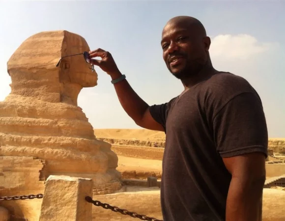 Cairo Short layover tour to Giza Pyramids & Bazaar